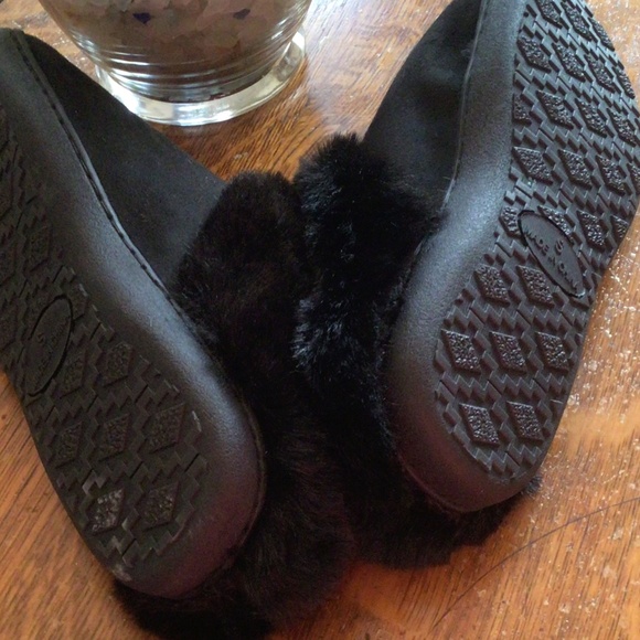 Womens Black Nordstrom Rack Faux Fur Trim Slipper Anti Skid sz small NWT - Picture 4 of 9